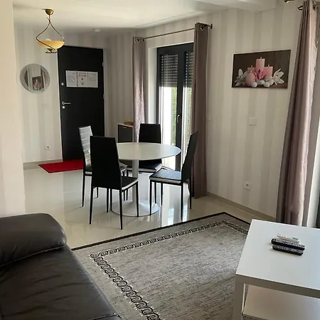 3p Pres De Apartment
